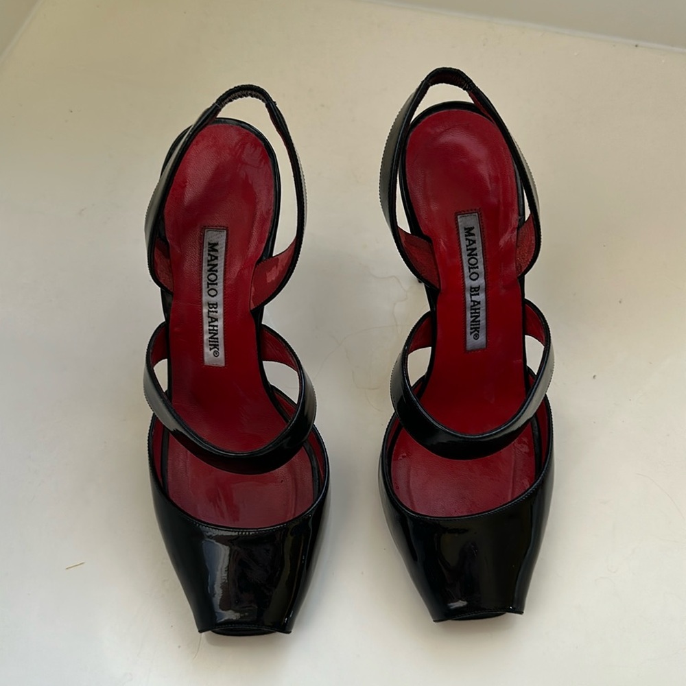 Manolo Blahnik black shiny leather heel size 37 1/2